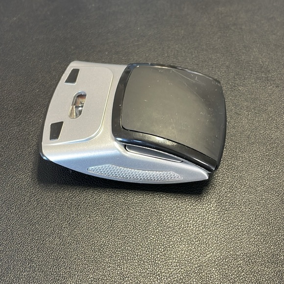 3/$25 Wireless folding travel mouse | takes AAA batteries - Picture 4 of 4